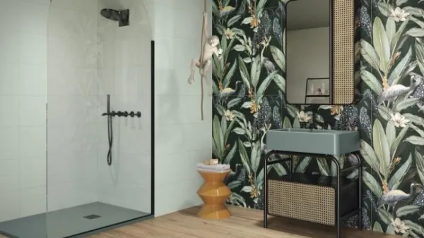 Baño con azulejos efecto monocolor en tonos fríos, colección Colorful de Ape
