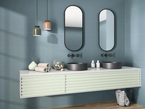 Baño con azulejos efecto monocolor en tonos fríos, colección Colorful de Ape