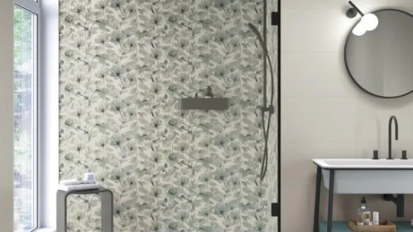Baño con azulejos efecto monocolor en tonos fríos, colección Colorful de Ape