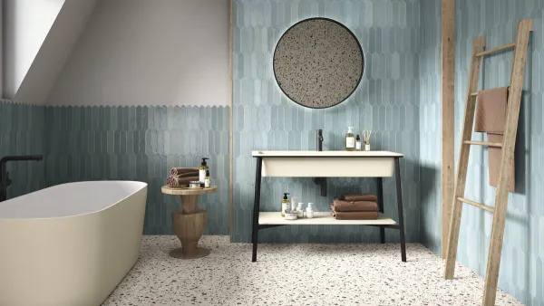 Baño con azulejos efecto monocolor en tonos fríos, colección Contemporary de Ape