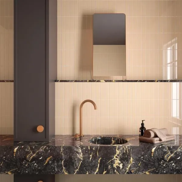 Baño con azulejos efecto monocolor en tonos cálidos, colección Costa nova de Equipe