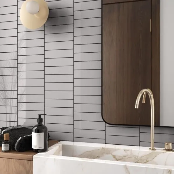 Baño con azulejos efecto monocolor en tonos neutros, colección Costa nova de Equipe