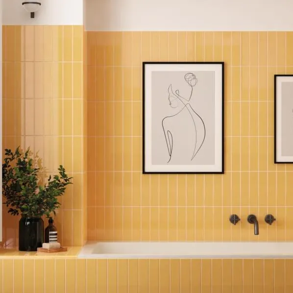 Baño con azulejos efecto monocolor en tonos cálidos, colección Costa nova de Equipe