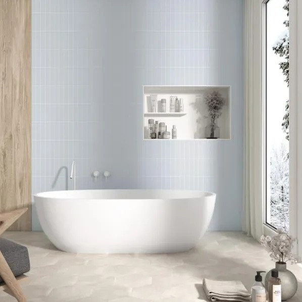 Baño con azulejos efecto monocolor en tonos fríos, colección Costa nova de Equipe