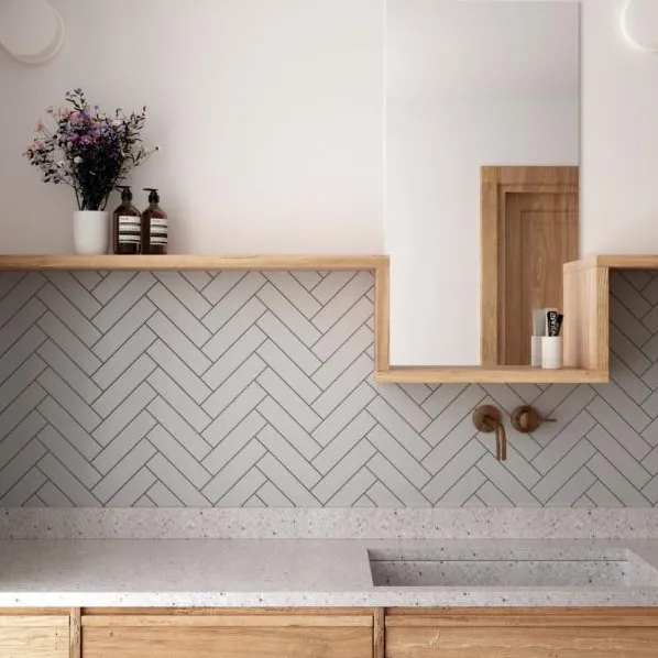 Baño con azulejos efecto monocolor en tonos cálidos, colección Costa nova de Equipe