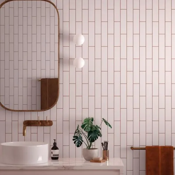 Baño con azulejos efecto monocolor en tonos cálidos, colección Costa nova de Equipe