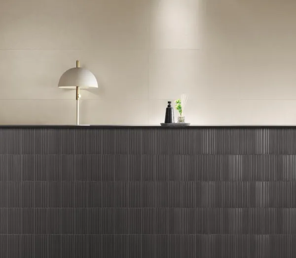 Baño con azulejos efecto monocolor, colección D autore de Natucer