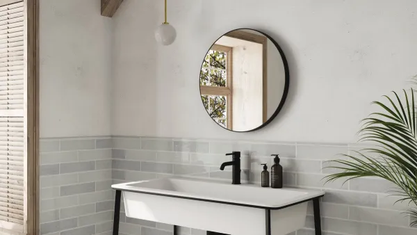 Baño con azulejos efecto monocolor en tonos neutros, colección Dynamic de Ape