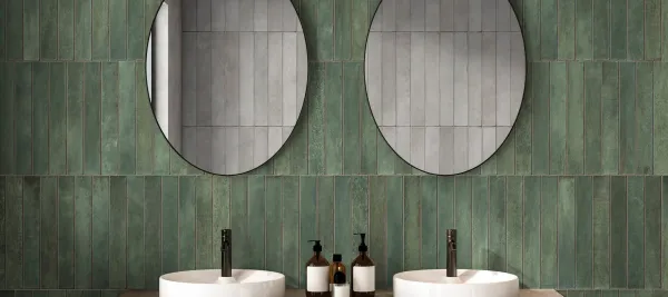 Baño con azulejos efecto monocolor en tonos fríos, colección Easy de Mikonos