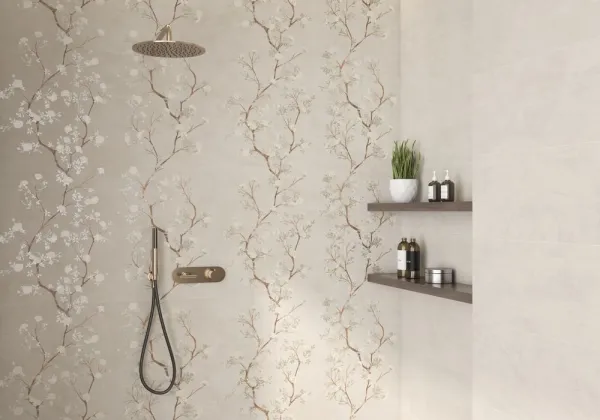 Baño con azulejos efecto monocolor en tonos cálidos, colección Enya de Colorker