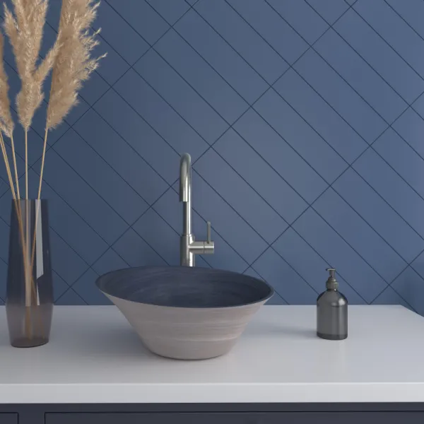 Baño con azulejos efecto monocolor en tonos fríos, colección Flat de Dune