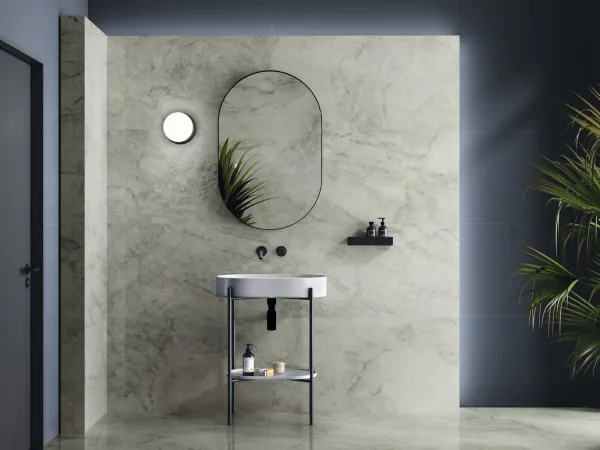 Baño con azulejos efecto monocolor en tonos fríos, colección Four seasons de Ape