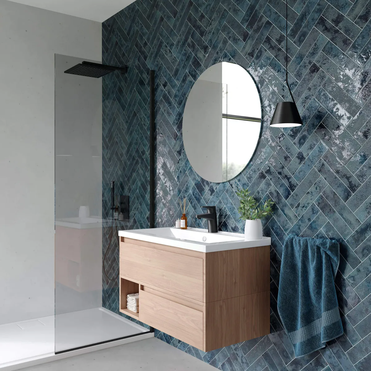Baño con azulejos efecto monocolor en tonos fríos, colección Fusión de Ribesalbes