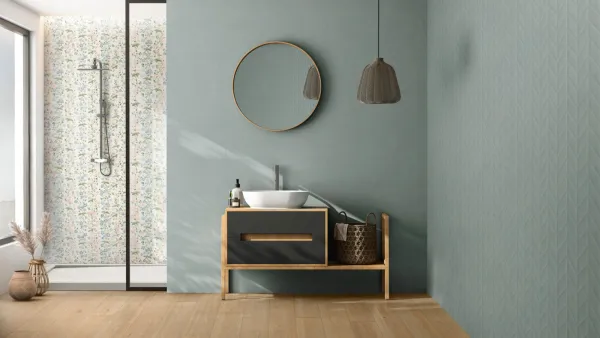 Baño con azulejos efecto monocolor en tonos fríos, colección Grande resin look de Marazzi