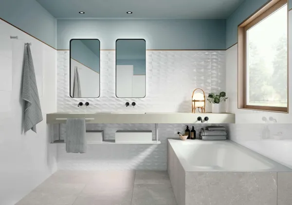 Baño con azulejos efecto monocolor en tonos neutros, colección Ice de Peronda