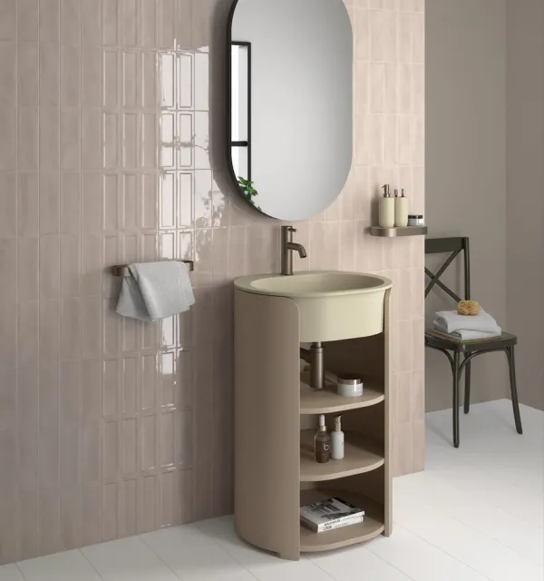 Baño con azulejos efecto monocolor en tonos cálidos, colección Island de Equipe