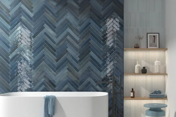 Baño con azulejos efecto monocolor en tonos fríos, colección Isola de Equipe