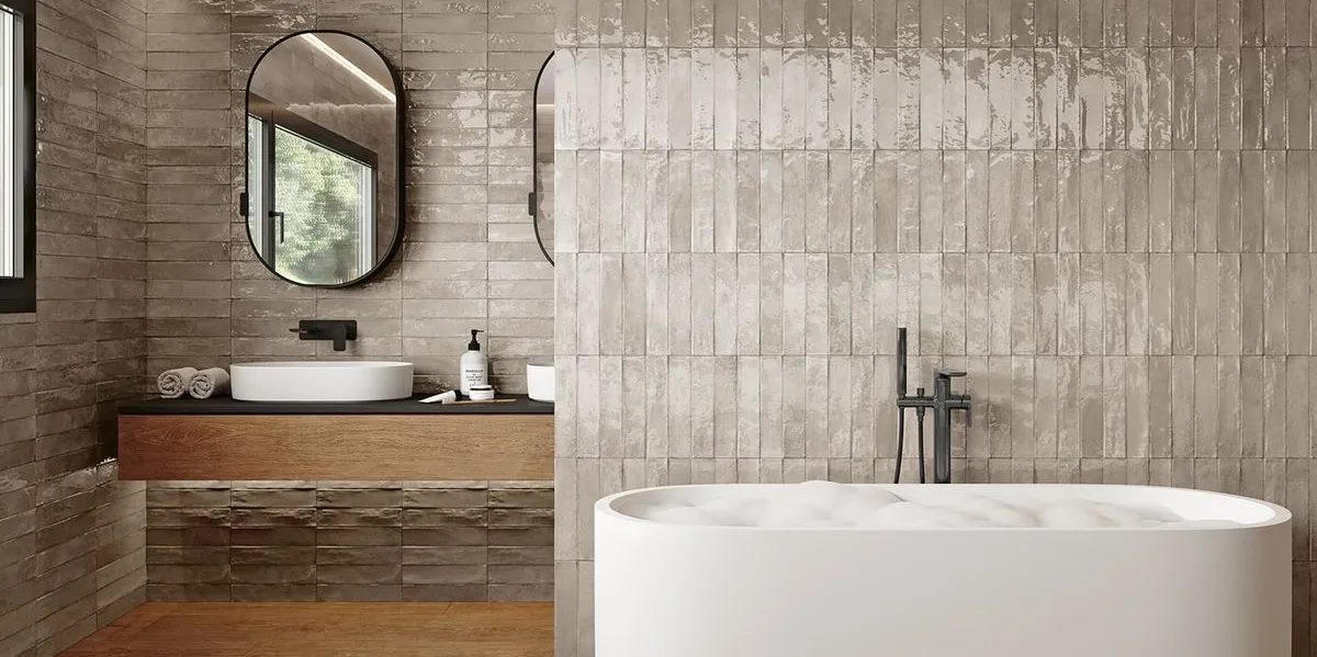 Baño con azulejos efecto monocolor en tonos cálidos, colección Kech de Gresart