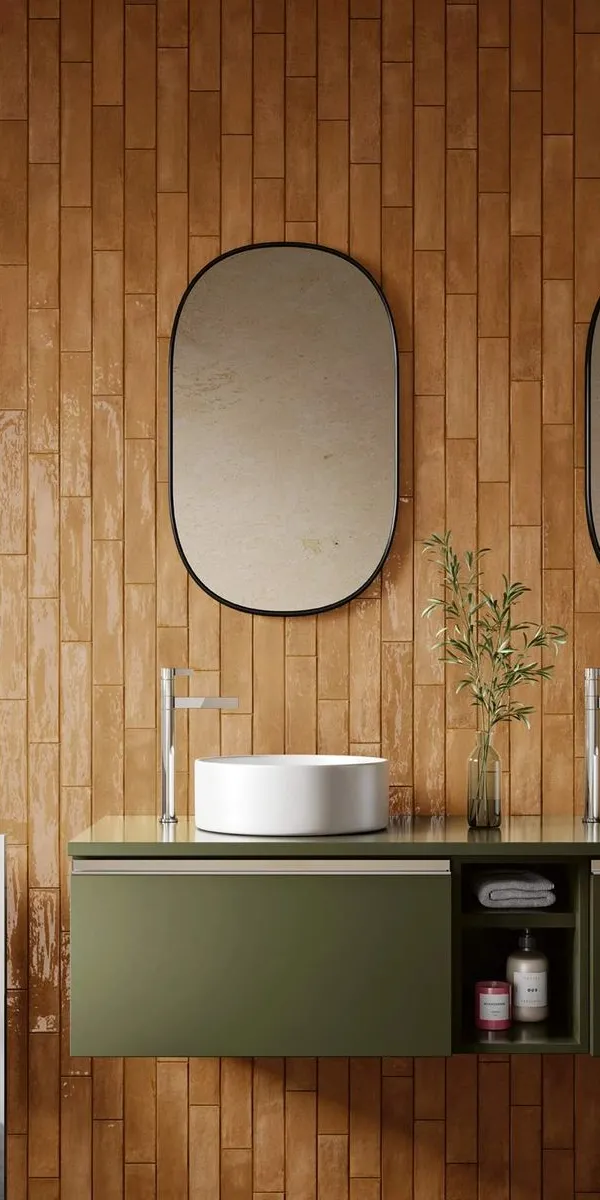Baño con azulejos efecto monocolor en tonos cálidos, colección Kech de Gresart