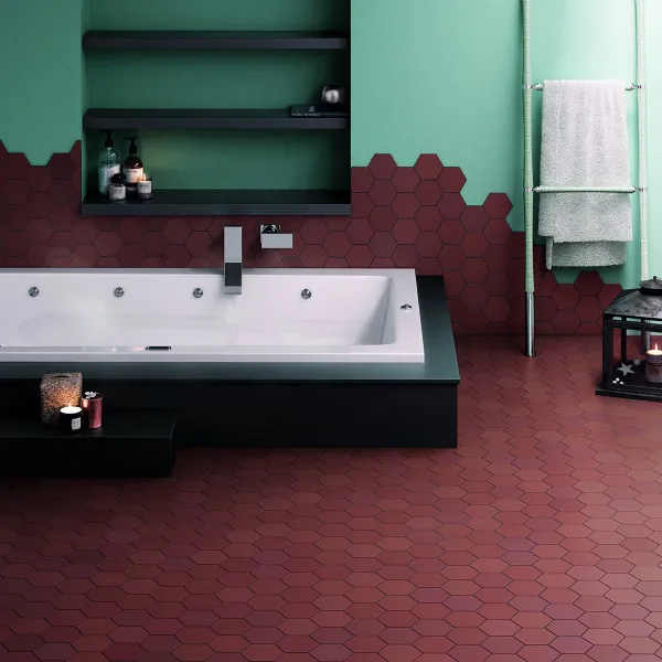 Baño con azulejos efecto monocolor, colección Kromatika de Equipe