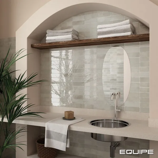 Baño con azulejos efecto monocolor, colección La riviera de Equipe