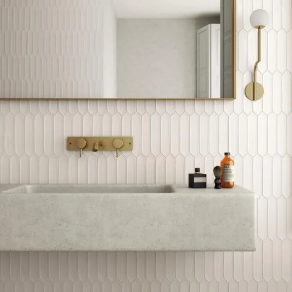 Baño con azulejos efecto monocolor, colección Lanse de Equipe
