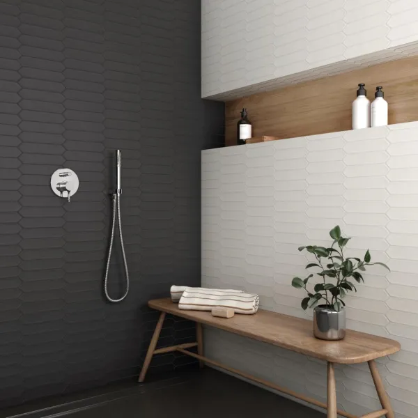 Baño con azulejos efecto monocolor en tonos neutros, colección Lanse de Equipe