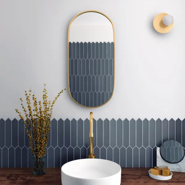 Baño con azulejos efecto monocolor en tonos fríos, colección Lanse de Equipe