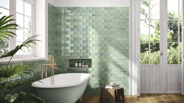 Baño con azulejos efecto monocolor en tonos fríos, colección Lautia de Ape