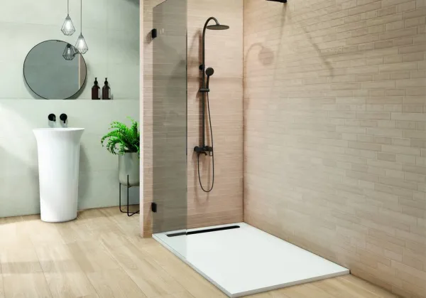 Baño con azulejos efecto monocolor, colección Liverpool de Natucer