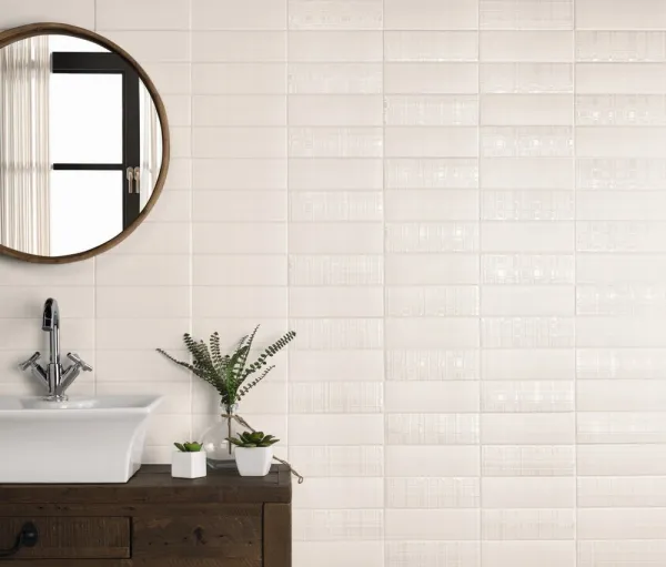 Baño con azulejos efecto monocolor, colección London de Natucer
