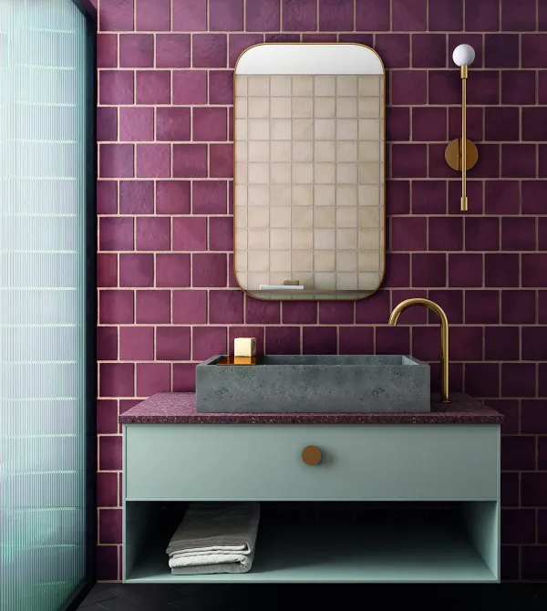 Baño con azulejos efecto monocolor en tonos fríos, colección Magma de Equipe