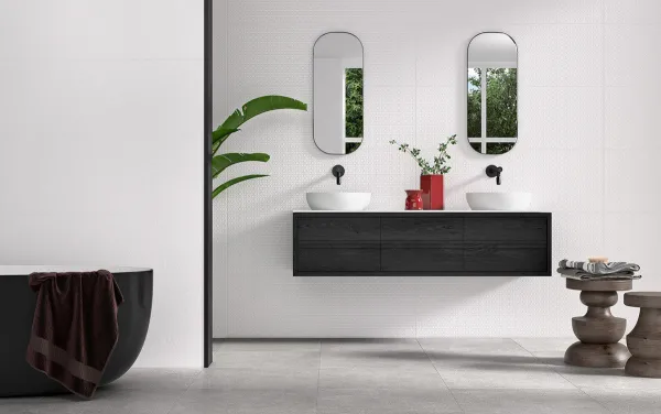 Baño con azulejos efecto monocolor en tonos neutros, colección Magna de Colorker
