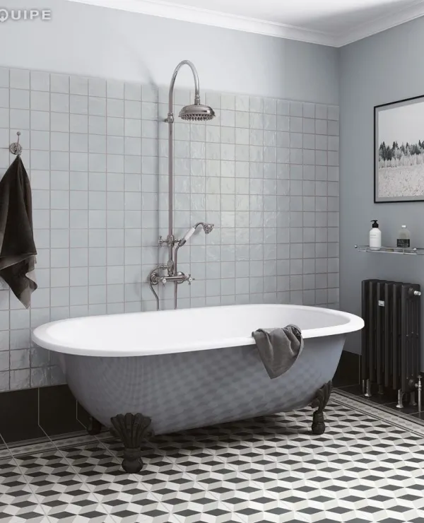 Baño con azulejos efecto monocolor en tonos fríos, colección Mallorca de Equipe