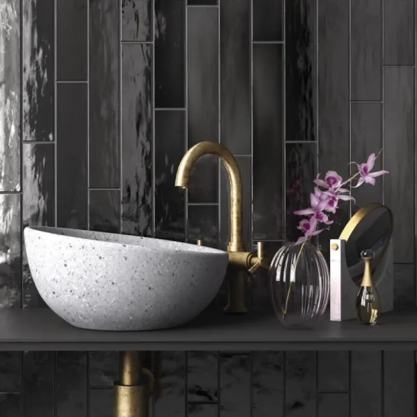 Baño con azulejos efecto monocolor en tonos neutros, colección Manacor de Equipe