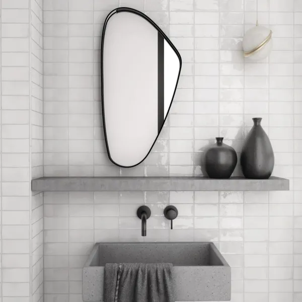 Baño con azulejos efecto monocolor en tonos neutros, colección Manacor de Equipe
