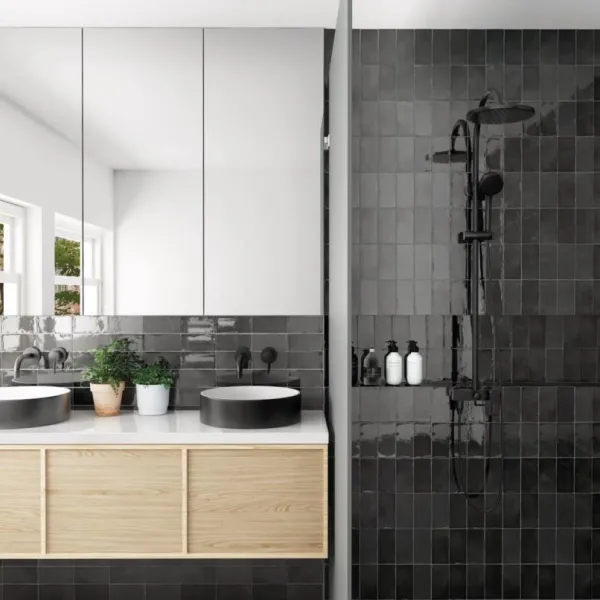 Baño con azulejos efecto monocolor en tonos neutros, colección Manacor de Equipe