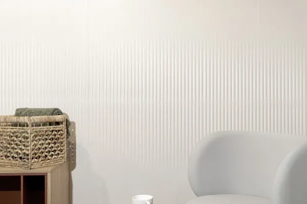 Baño con azulejos efecto monocolor en tonos neutros, colección Mare de Harmony