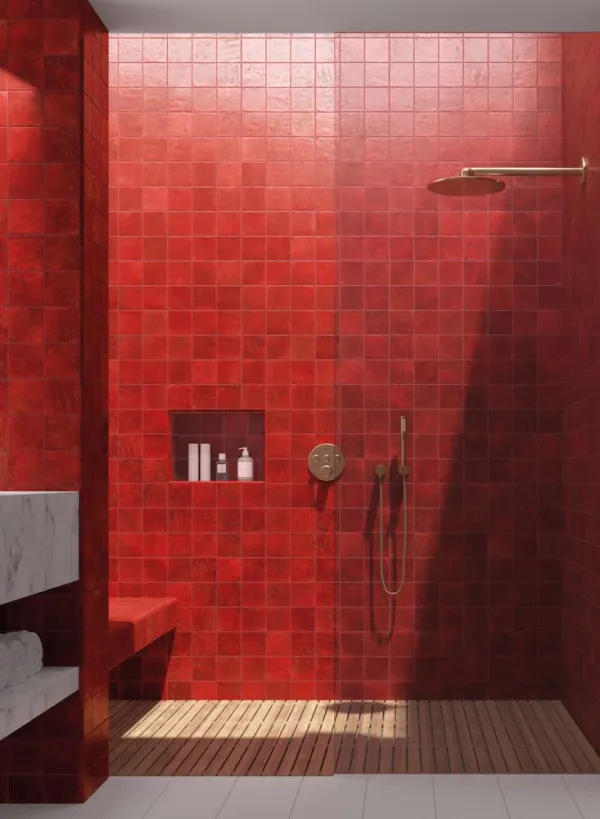 Baño con azulejos efecto monocolor en tonos cálidos, colección Menorca de Equipe