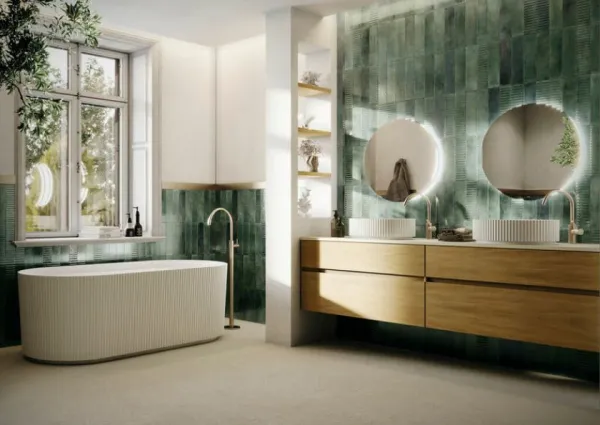 Baño con azulejos efecto monocolor, colección Mussa de Cifre