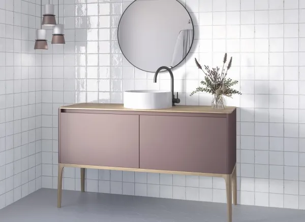 Baño con azulejos efecto monocolor, colección Nissel de Mayolica