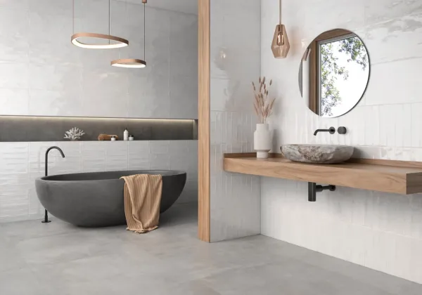 Baño con azulejos efecto monocolor en tonos neutros, colección Nuance de Colorker