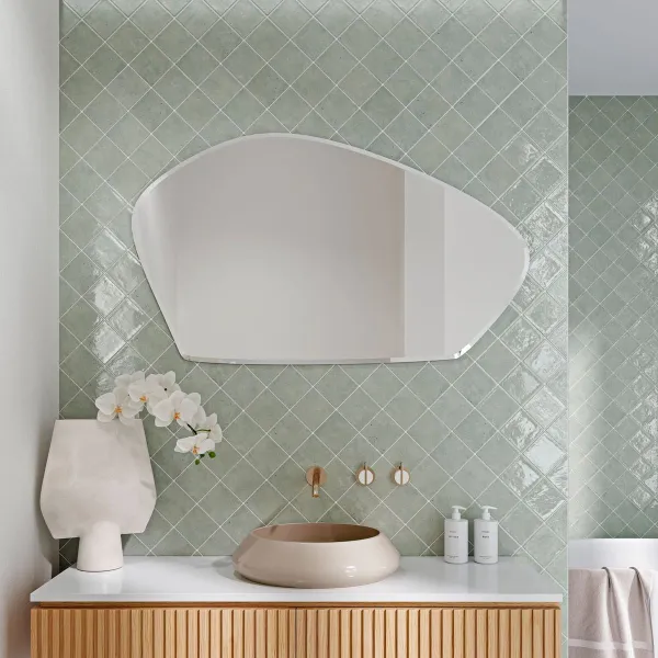 Baño con azulejos efecto monocolor en tonos fríos, colección Nuance de Ribesalbes