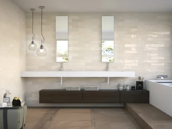 Baño con azulejos efecto monocolor en tonos cálidos, colección Opal de Cifre