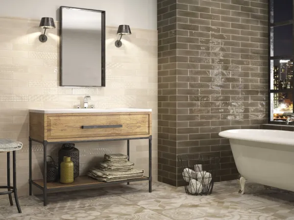 Baño con azulejos efecto monocolor en tonos cálidos, colección Opal de Cifre