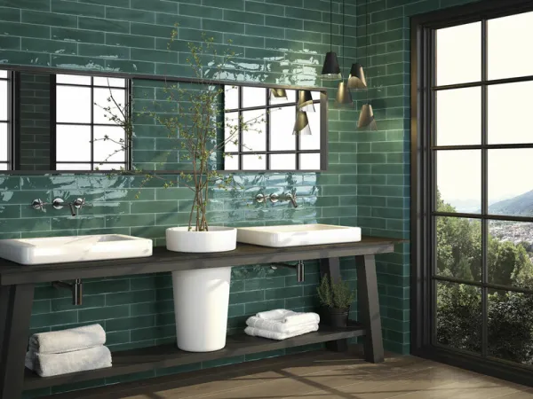 Baño con azulejos efecto monocolor en tonos fríos, colección Opal de Cifre