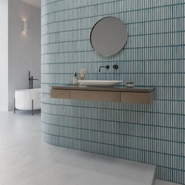 Baño con azulejos efecto monocolor en tonos fríos, colección Osaka bars de DNA Tiles