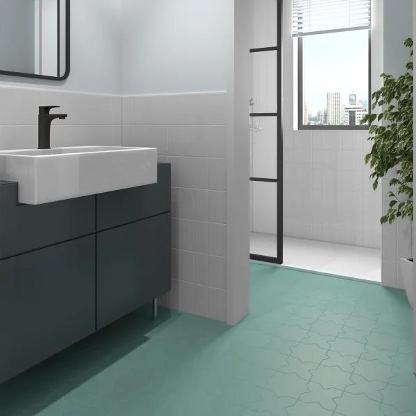 Baño con azulejos efecto monocolor en tonos fríos, colección Porto de Equipe