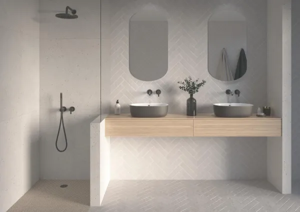 Baño con azulejos efecto monocolor en tonos neutros, colección Rabat de Harmony