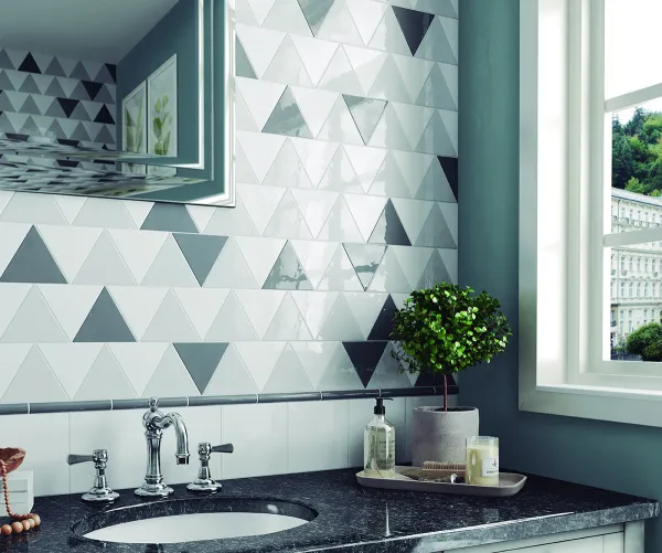 Baño con azulejos efecto monocolor en tonos fríos, colección Scale de Equipe